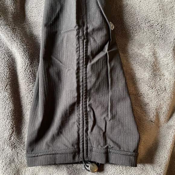 LULULEMON Studio Crop - Picture 3 of 3